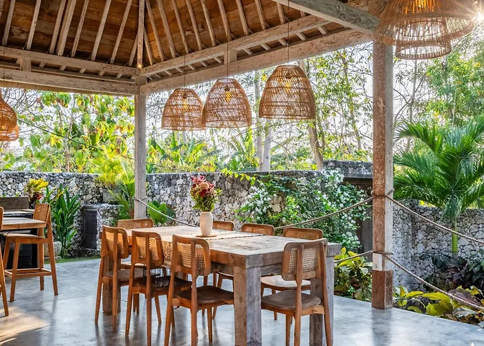 Villa Spacious 3bdrs - Passiflore Bingin