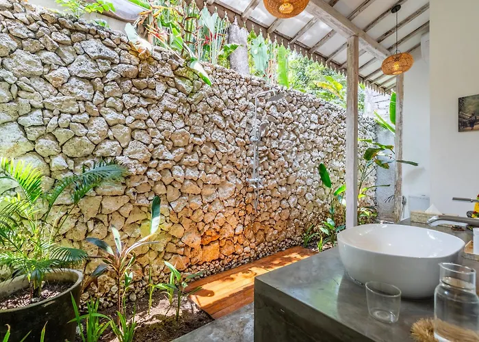 Spacious 3bdrs - Passiflore Bingin Villa *